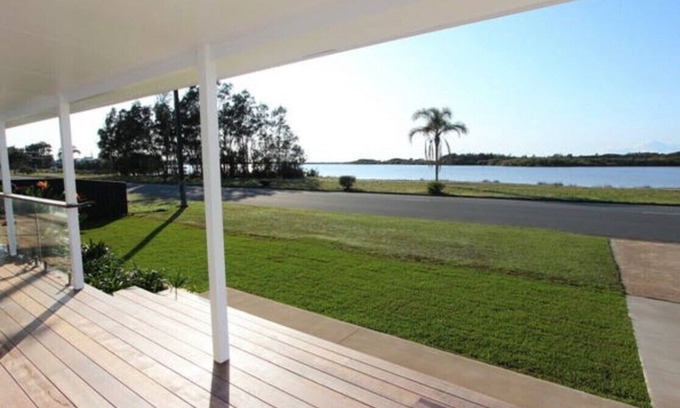 Harrington House | Blue Lagoon Hamptons Style Holiday Home facing the Lagoon at Harrington