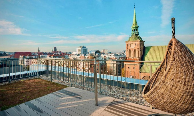 Gdansk City Center Apartment | Blue Mandarin Garden Gates