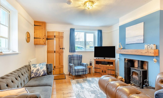 Kessingland House | Blue Moon Cottage - Three Bedroom House, Sleeps 6