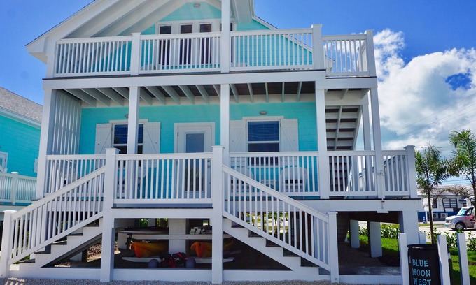 Spanish Wells Cottage | Blue Moon West - Steps from the Beautiful Beach!