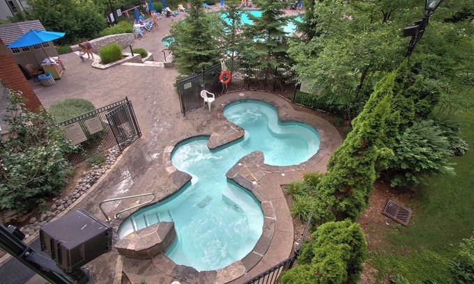 The Blue Mountains Hotel | Blue Mountain Resort Mosaic Suites