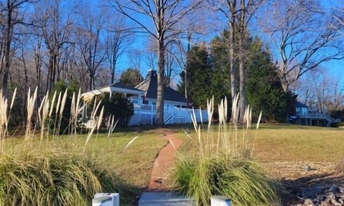 Penhook House | Blue Mountain Cottage: Mountain View, Wifi, 2 Kayaks, Cornhole, Firepit, Sandy Beach,