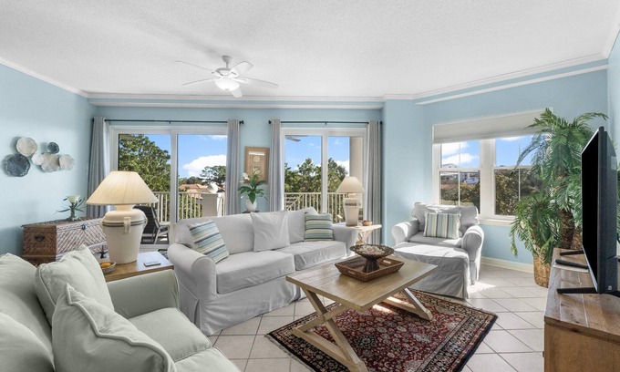 Santa Rosa Beach Condo | Blue Mountain Awaits: 3rd floor w/seasonal beach service!