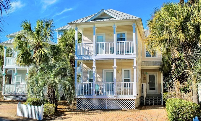 Santa Rosa Beach House | Blue Mountain, Steps to Pool, Beach, Restaurants & Shops, FREE Bikes! `Hartfelt`