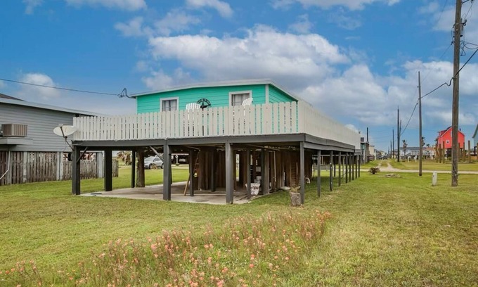 Surfside Beach House | Blue Nile - Peaceful, Fully Fenced, Pet Friendly