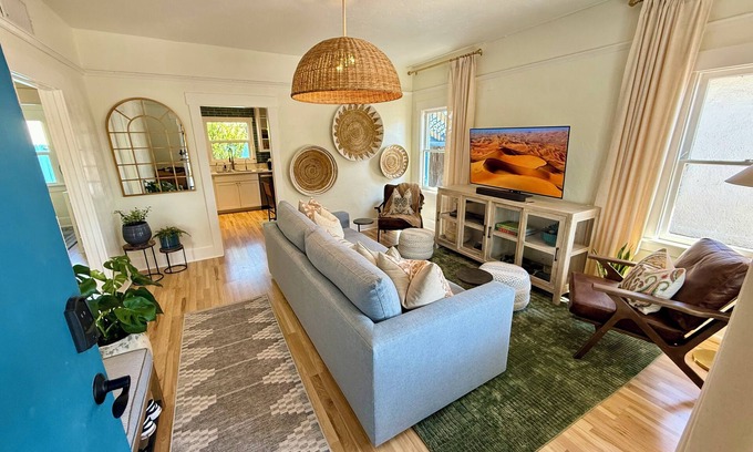 Historic Fourth Avenue House | Blue Oasis Casita - Walk to University of Arizona. Luxe elevated & nontoxic home