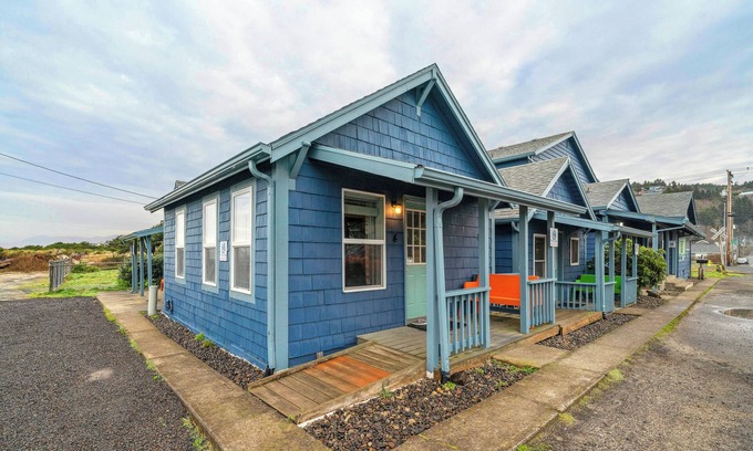 Rockaway Beach Cabin | Blue Octopus #4 Personal Beach Cabin