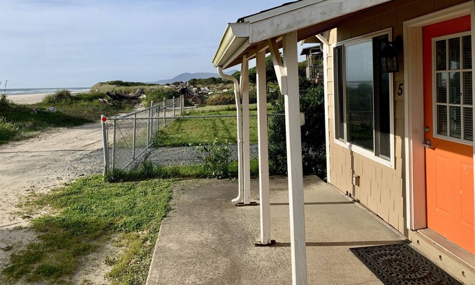 Rockaway Beach Apartment | Blue Octopus #5 Ocean Views