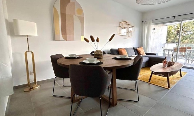 Saint Antoine Apartment | Blue Pearl 102