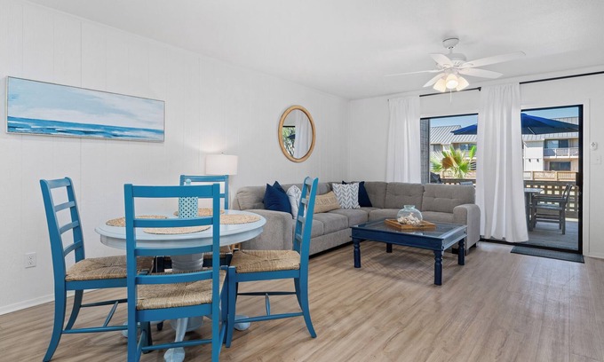 Harbor Oaks House | Blue Pearl- Canal Views, Boat Slip & Pool Access! Perfect Rockport Getaway!