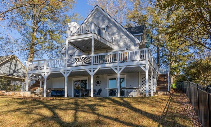Littleton House | Blue Pointe | Amazing sunset views| Fabulous flat lot| Pet Friendly (Fee)