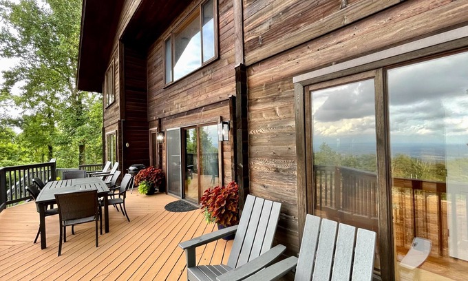 Bluemont Cabin | Blue Ridge Mountain Cedar Log Cabin's breathtaking VIEW!