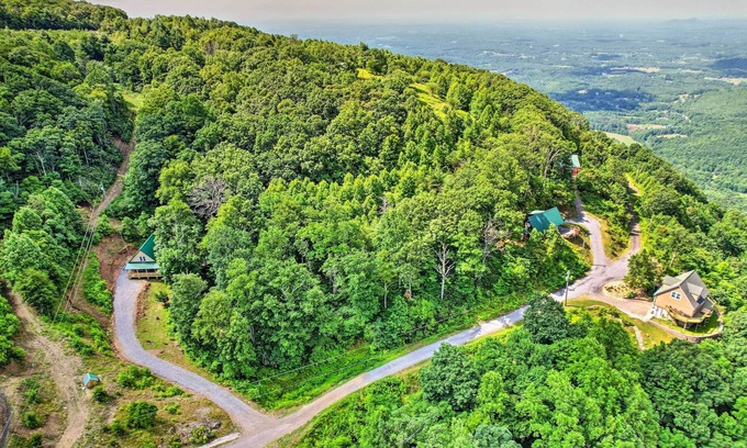Fancy Gap Cabin | Blue Ridge Mountain Views - Fancy Gap Cabin