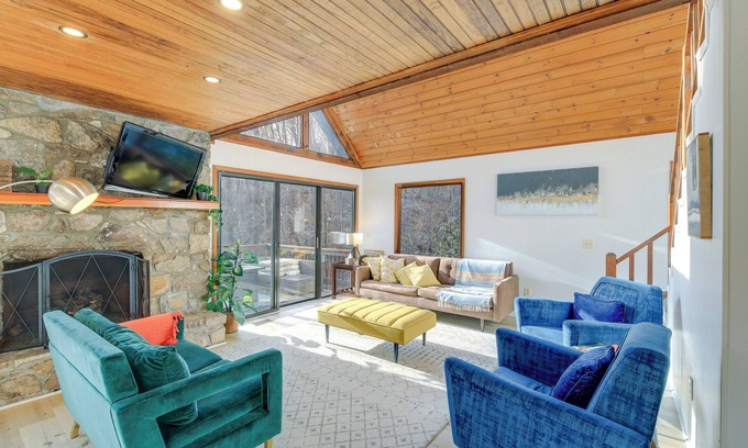 Deep Gap Cabin | Blue Ridge Mountains Cabin w/Community Pool!