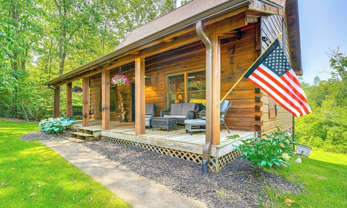 Vesta Cabin | Blue Ridge Mtns Retreat w/Views, 1 Mi to Parkway!