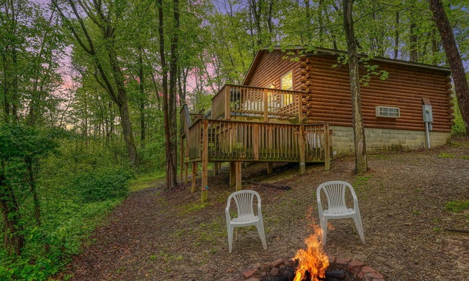 Logan Cabin | Blue Rose Cabins - Pine Ridge Cabin