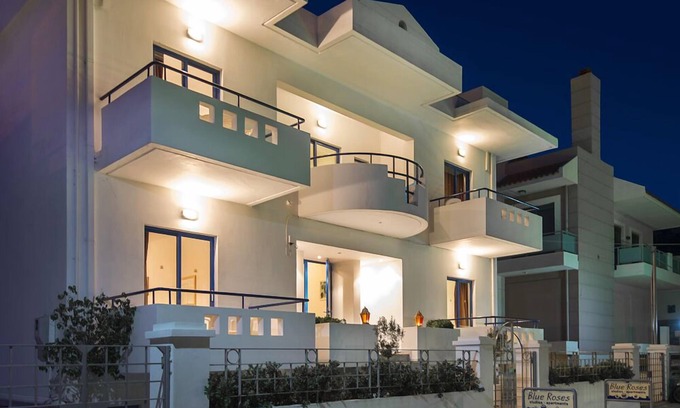 Ixia Apartment | Blue Roses