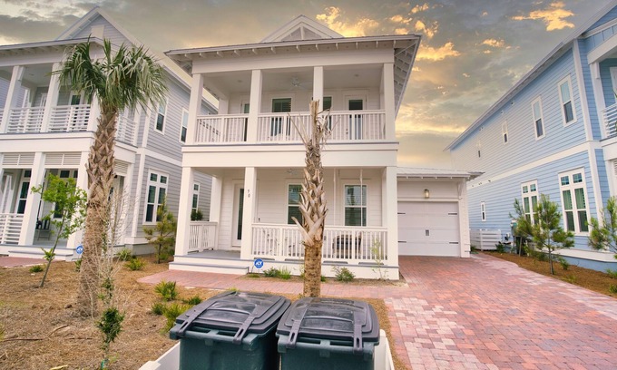 WaterSound Beach House | Blue Seas 30A - Luxury Prominence 4br + Bunkroom + 2 resort pools + EV chgr