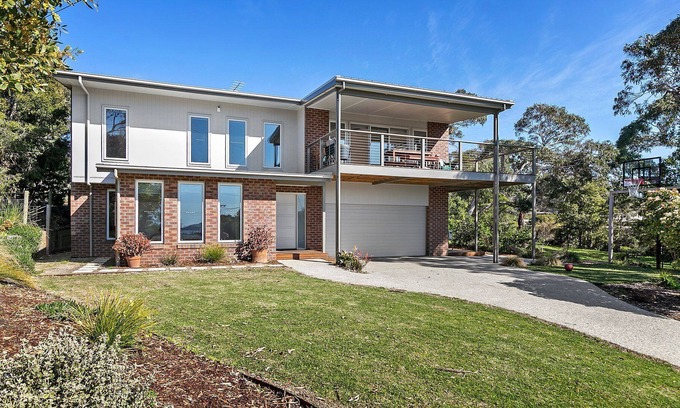 Anglesea House | Blue Skies On Bannister