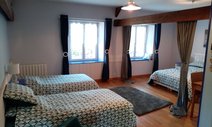 Gavray Bed & Breakfast | BLUE spacious room - Breakfast included