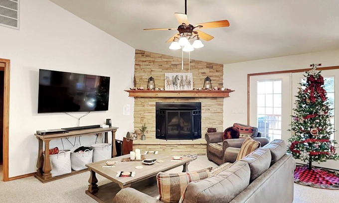 Alto Cabin | Blue Spruce Retreat, 3 bedrooms, Large Deck, Views, Sleeps 8