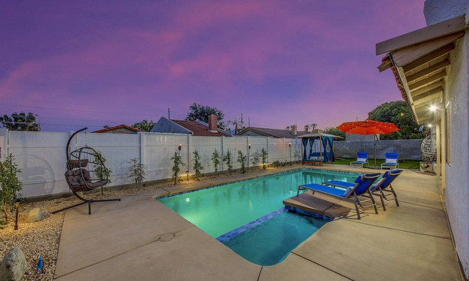 Indio House | Blue Sunset: Pool, Spa, PoolTable, PingPong, more!