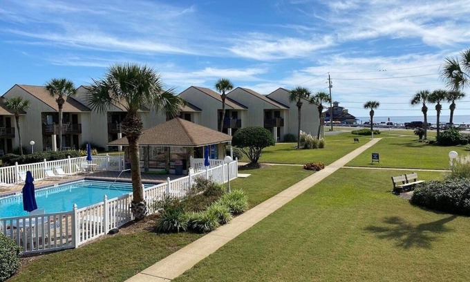 Miramar Beach House | Blue Surf 22, 2BR/2BA Townhouse, Seasonal Beach Service Included!