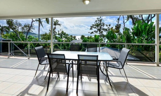 Hamilton Island Apartment | Blue Water Views 9, Seaview Apartment on Hamilton Island