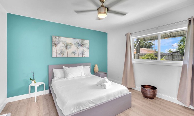 Dania Beach House | Blue Wave Bungalow 1/1 | Stylish Retreat