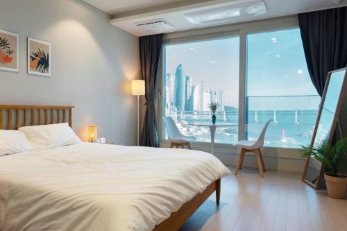 Suyeong-Gu Apartment | Blue Wave