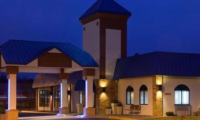 Eagan Hotel | Blue Way Inn Eagan Extended - Luxury 1 King LivingRoom Sofa Oversized NonSmoking