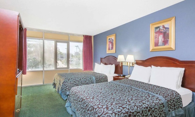 Wichita Hotel | Blue Way Inn & Suites Wichita East-2 Queen Bed Non Smoking