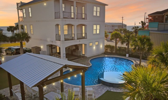 Miramar Beach House | Blue Whale | Luxurious getaway!