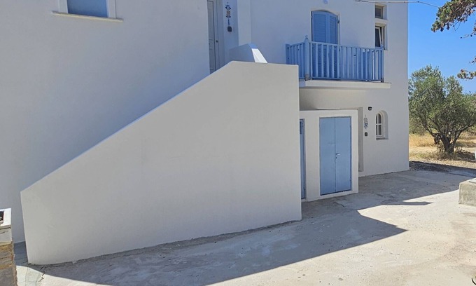 Nea Cryssi Akti Cottage | Blue & White View-White Villa