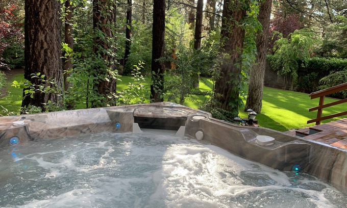 Winter Park Cabin | BLUEBEARY PINES-PERFECT ESCAPE-PRIVATE HOT TUB/3br/2.5ba/WALK TO SKI SHUTTLES!