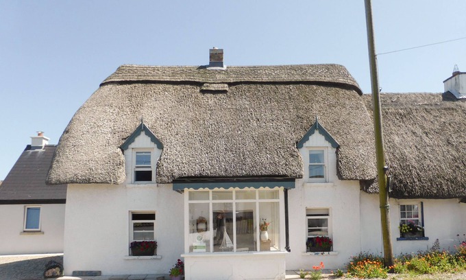 Kilmore Cottage | BLUEBELL COTTAGE, family friendly in Kilmore Quay, County Wexford