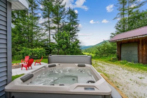 Bridgewater Corners House | Blueberry Hill Escape Pet Friendly HotTub Fire pit