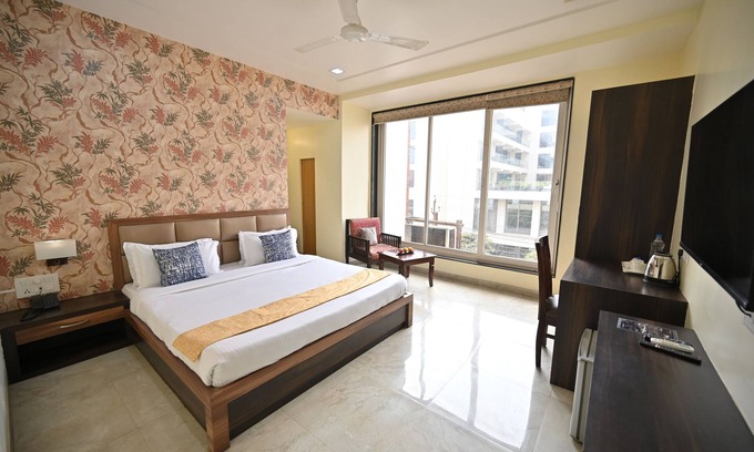 Raipur Hotel | Blueberry Inn