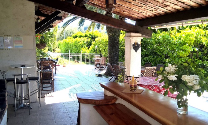 Mougins House | BLUEBERRY-simple-c. Hosts-single-9 m² + equipped-tv + wifi + pkg-floor villa Parfumsd'Azu