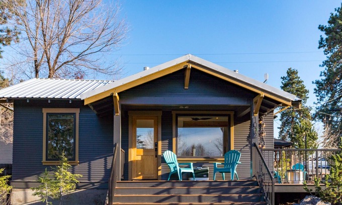 Old Bend House | Bluebird Day - Delaware House