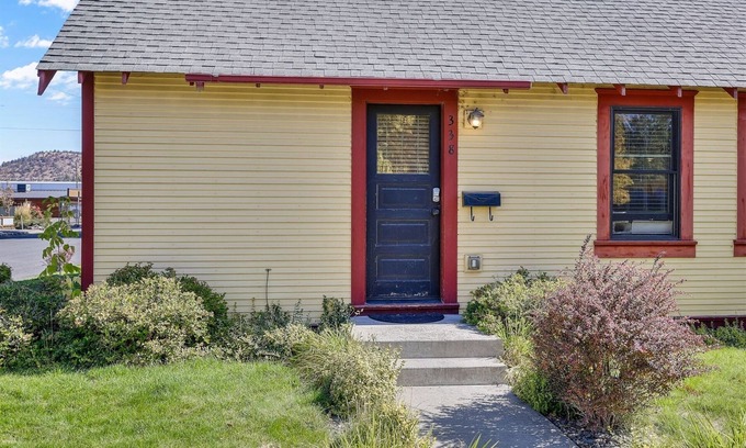 Southern Crossing House | Bluebird Day - Sierra Nook