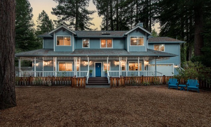 Northwood House | Bluebird's Burrow · Bluebird's Burrow~ EV Charging|Hot Tub| Firepit