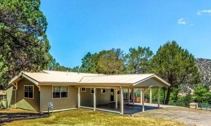 Ruidoso Downs Cabin | Bluebird View: level 2bed/2 bath, cozy home with hot tub and Sierra Blanca views!