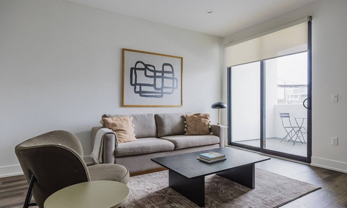 Beverly Grove Apartment | Blueground | Beverly Grove 2bd apartment