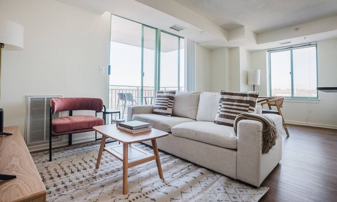 Bluemont Apartment | Blueground | Bluemont, pool, nr Arlington Cemetery