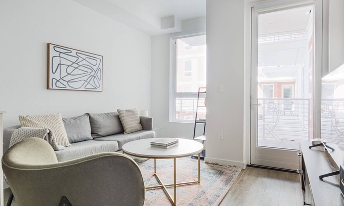 Sawtelle Apartment | Blueground | Brentwood, pool & gym, near metro