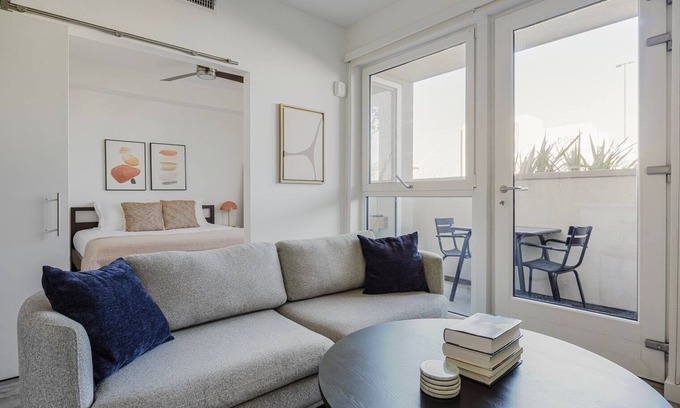 Sawtelle Apartment | Blueground | Brentwood, pool & AC, nr Getty
