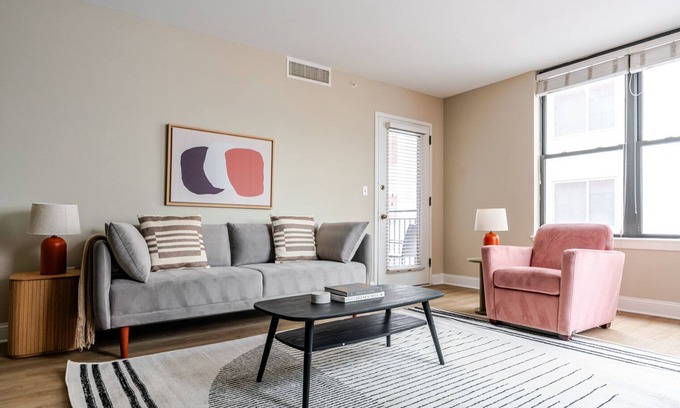 Chinatown Apartment | Blueground | Chinatown, gym & w/d, nr arena
