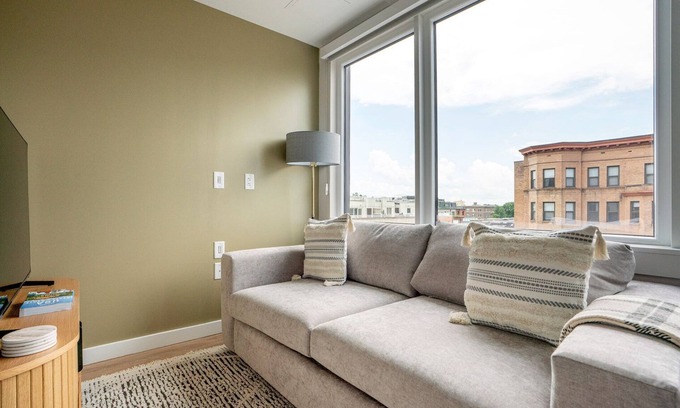 Columbia Heights Apartment | Blueground | Columbia Heights, pool, nr Meridian Hill Park