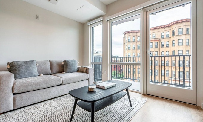 Columbia Heights Apartment | Blueground | Columbia Heights, rooftop pool, nr Meridian Hill Park